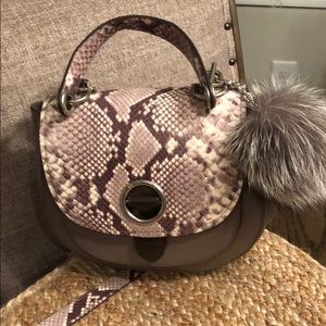 Michael Kors Isadore crossbag with charm